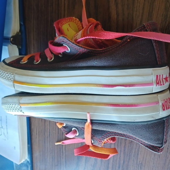 Converse Black and Pink SZ 6, multicolor tongues - Picture 5 of 8